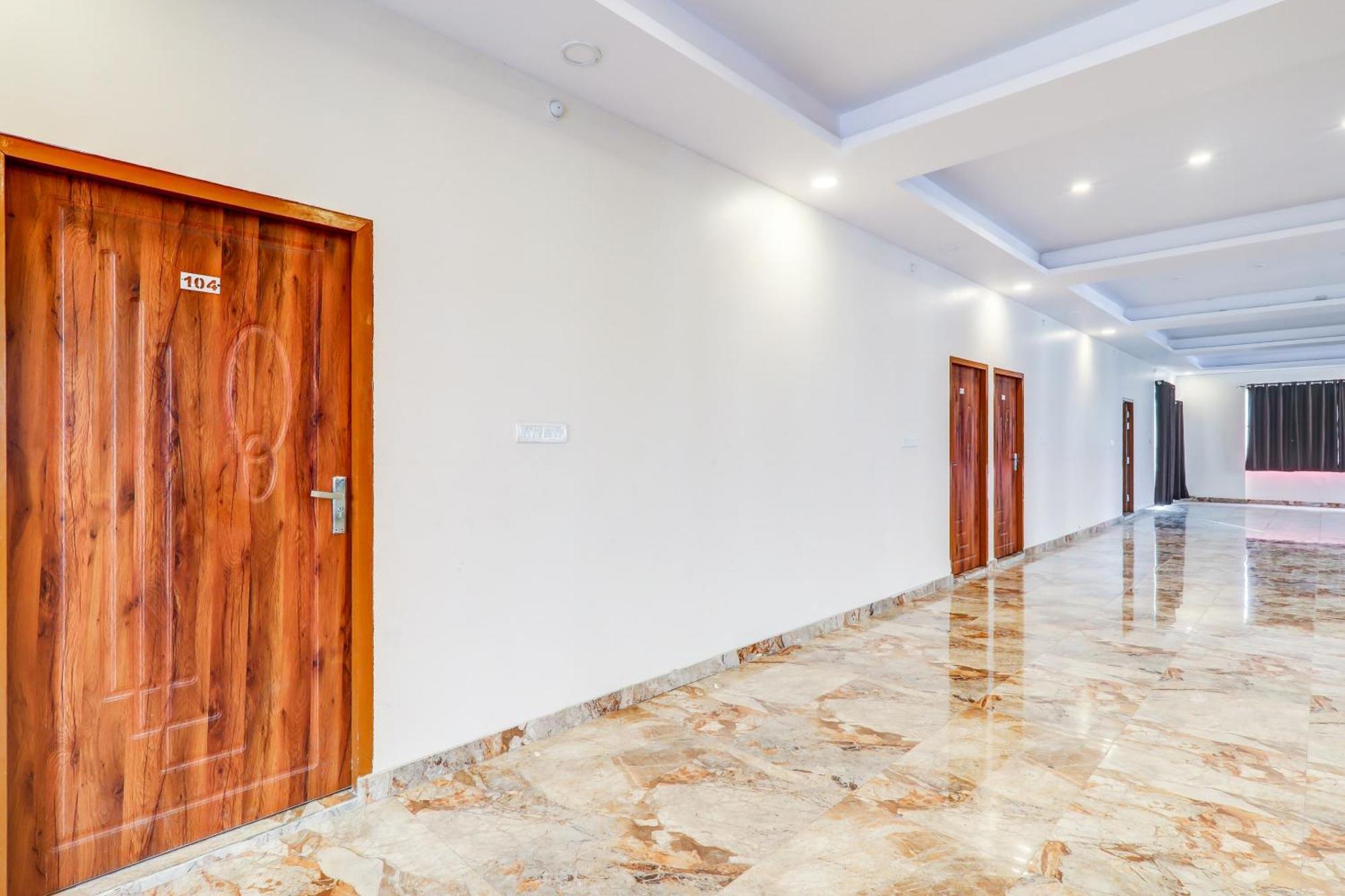 Oyo Flagship Raghuvar Palace Ξενοδοχείο Λάκναου Εξωτερικό φωτογραφία